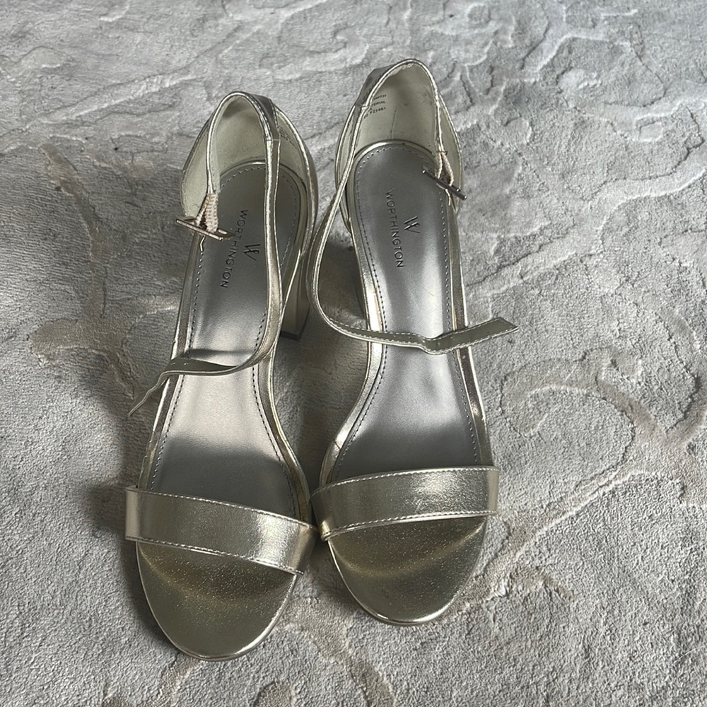 Gold shiny heels
